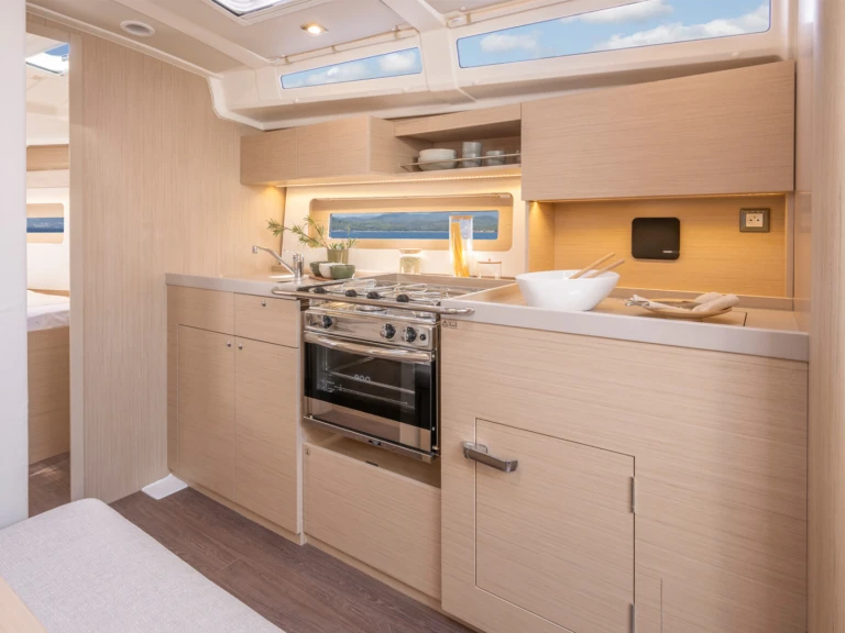 Yacht charter Palma de Mallorca cheap 37.1 firts line