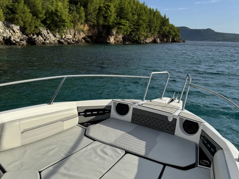 Bareboat Rental Motorboat Karnic with a boat licence