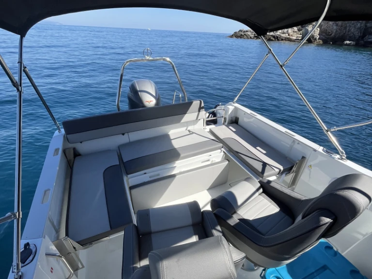 Boat rental Jeanneau Cap Camarat 6.5 WA Serie 3 in Dubrovnik on Samboat