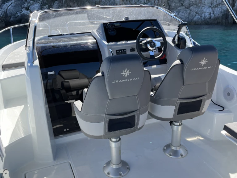 Motorboat rental with or without captain Jeanneau Dubrovnik