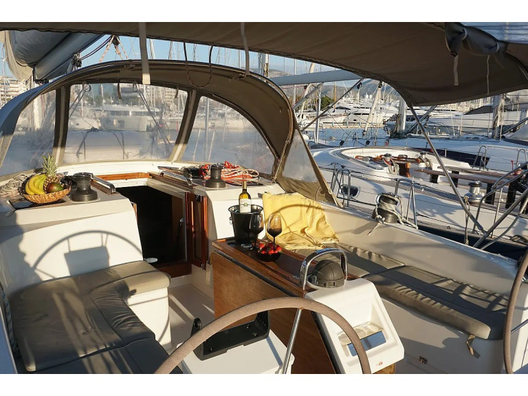 Rent a Bavaria Bavaria Cruiser 51 (5 cab.) Alimos