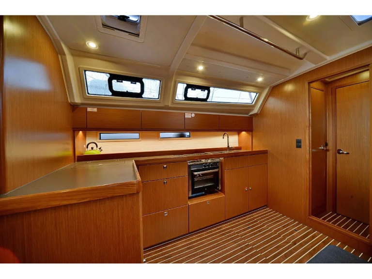 Sailboat for rent Alimos at the best price