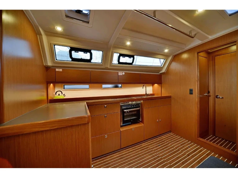 Sailboat for rent Alimos at the best price