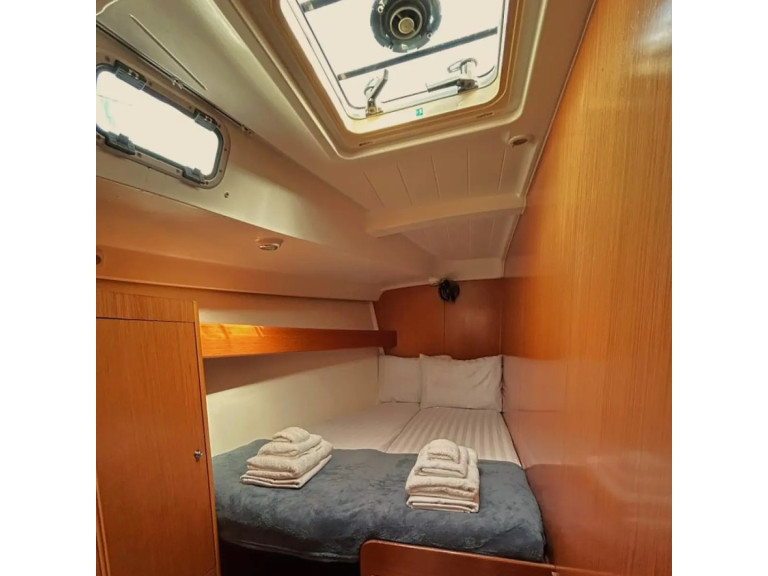 Sailboat for rent Alimos at the best price