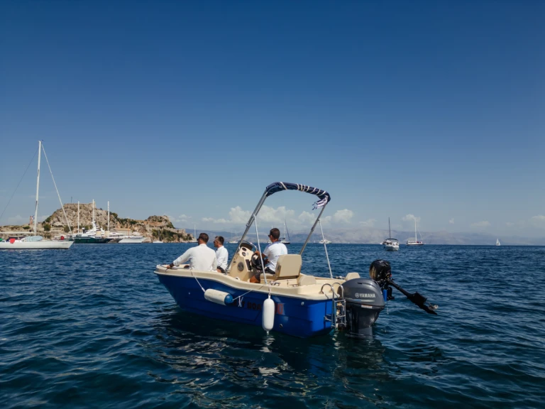 Boat rental Storm Boats Storm 498 in Benitses Marina on Samboat