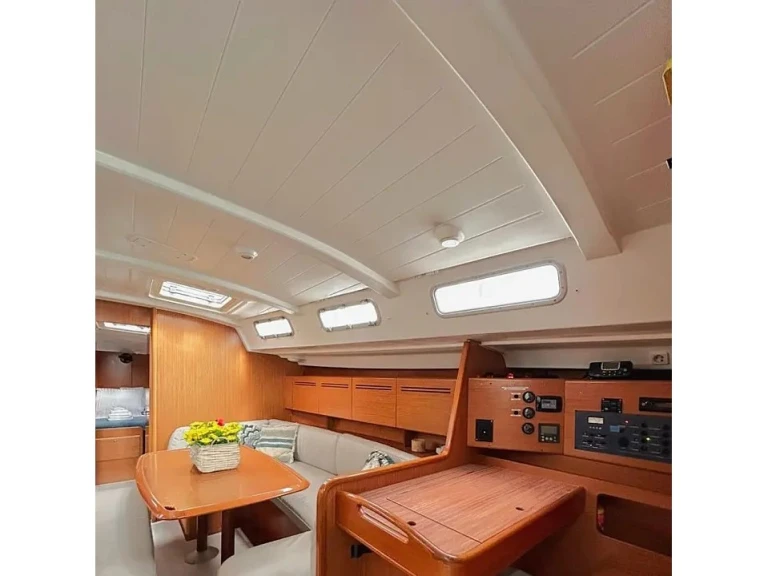 Sailboat for rent Alimos at the best price