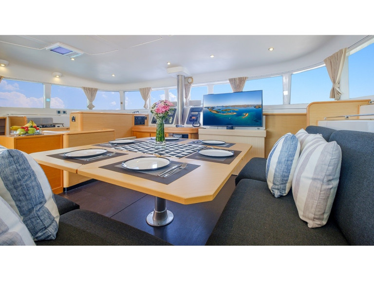 Boat rental Lagoon Lagoon 500 (6 cab) in Alimos on Samboat