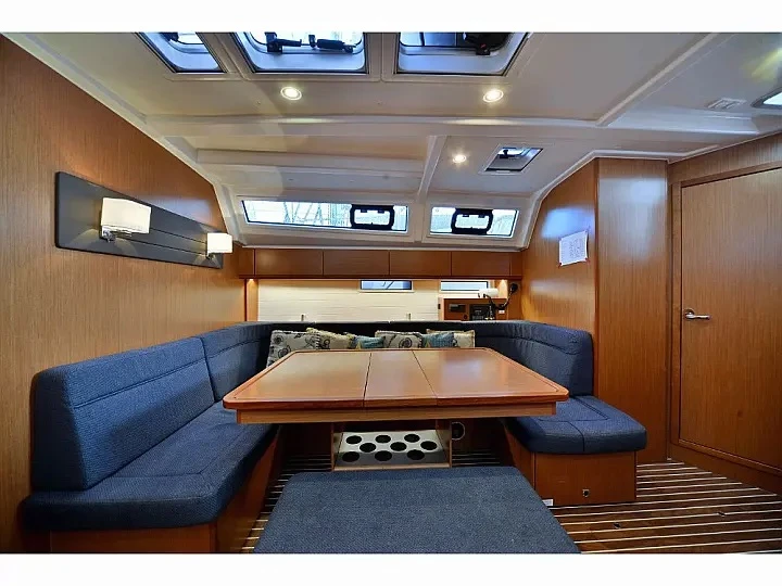 Boat rental Bavaria Cruiser 46 in Alimos on Samboat