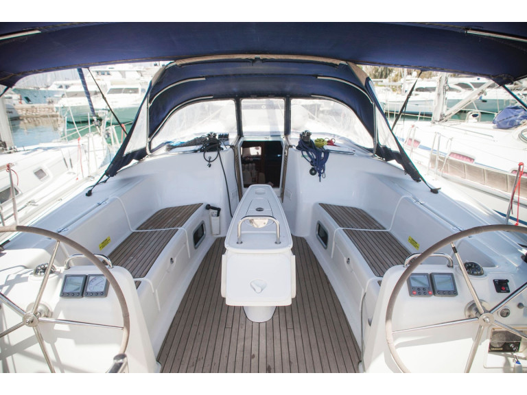 Sailboat rental with or without captain Bénéteau Adámas