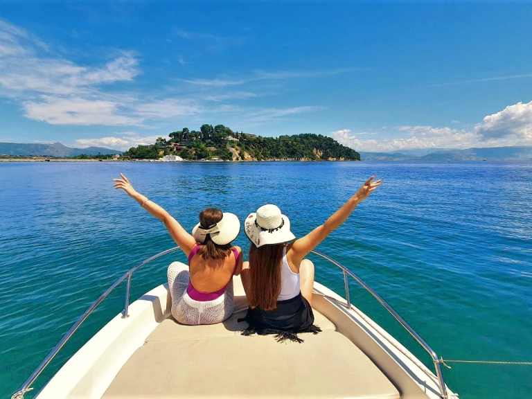 Motorboat rental in Benitses - Nireus 550