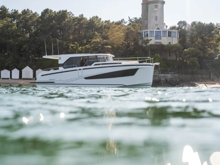 Yacht charter Split cheap Delphia 10 Sedan