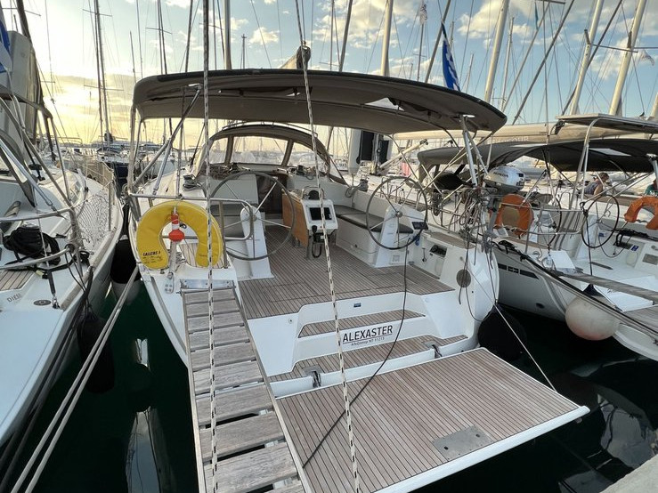 Bareboat Rental Sailboat Bavaria with a boat licence