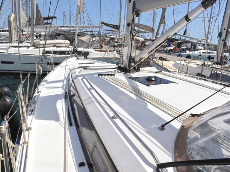 Bareboat Rental Sailboat Bavaria with a boat licence