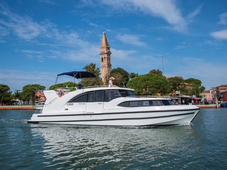 Luxury Yacht for rent Casale sul Sile at the best price
