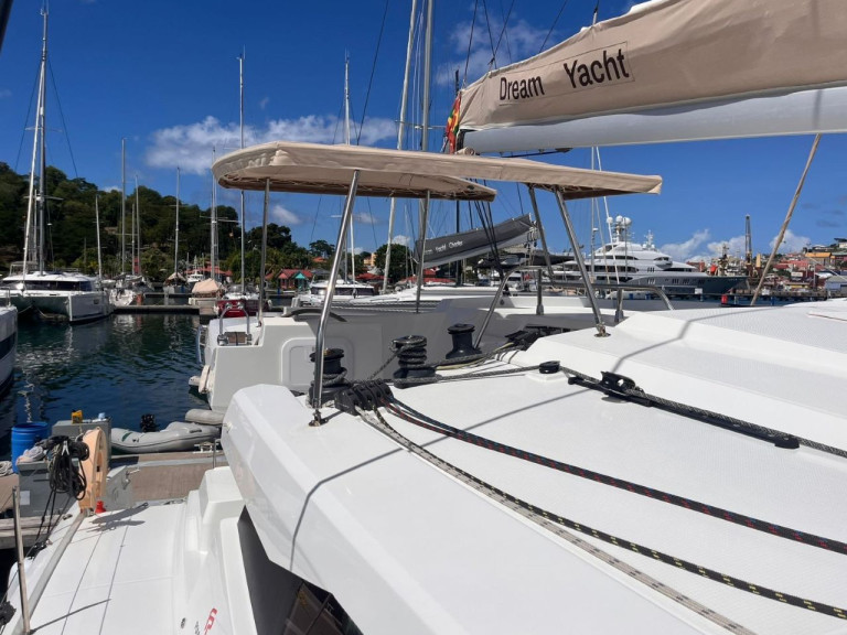 Boat rental Fountaine Pajot Astrea 42 in Le Marin on Samboat