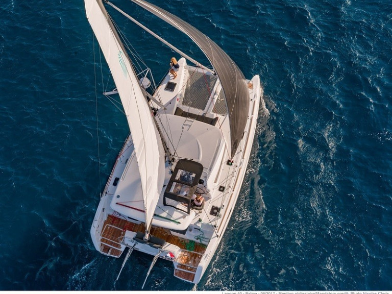 Lagoon Lagoon 40 in Parham Town on SamBoat