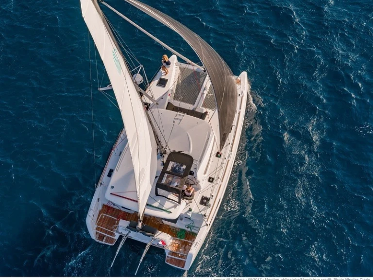 Lagoon Lagoon 40 in Parham Town on SamBoat