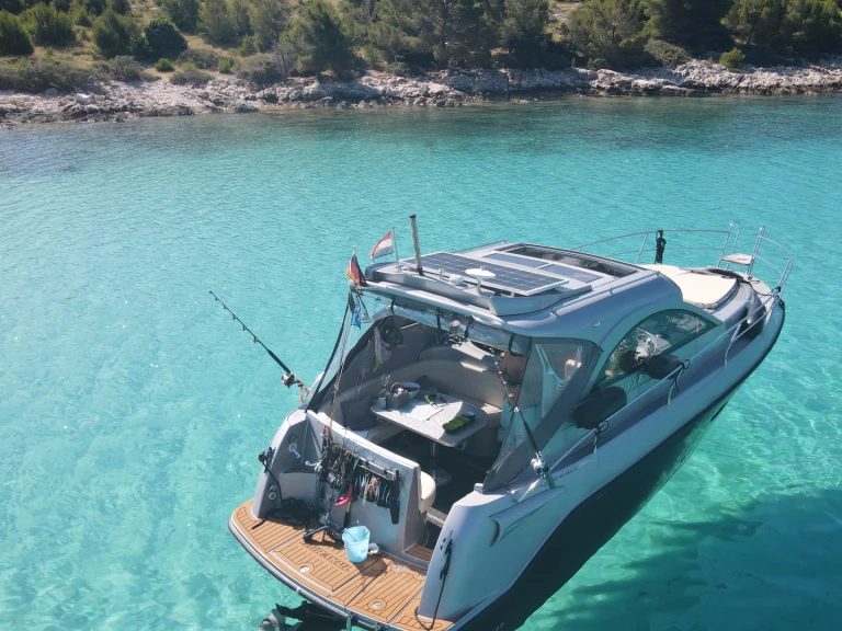 Grginić Mirakul 30 - Hardtop in Biograd na Moru on SamBoat