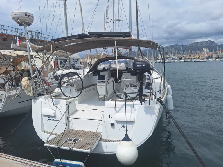 Sailboat for rent Toulon at the best price