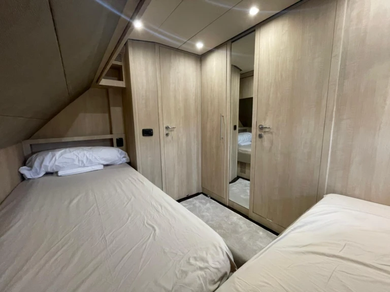 Bayliner Sarnico 65 charter bareboat or captained in  Palermo