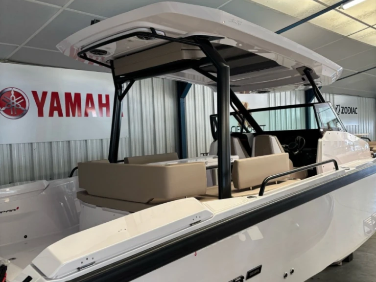 Bareboat Rental Motorboat Axopar with a boat licence