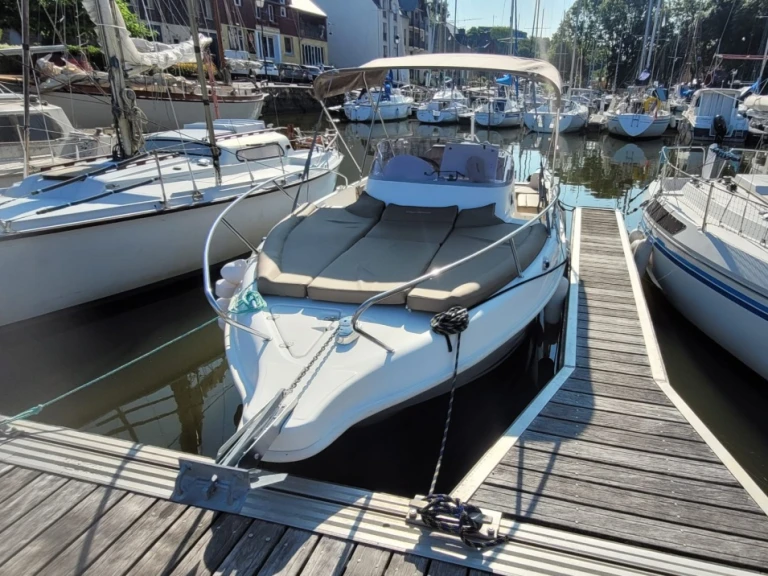 Rent a B2 Marine B2 Marine 672 Sun Deck Saint-Philibert
