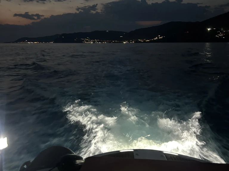 Pirelli Pzero 880 Sport in Castellammare di Stabia on SamBoat