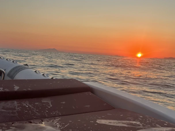 RIB rental in Castellammare di Stabia - Pirelli Pzero 880 Sport