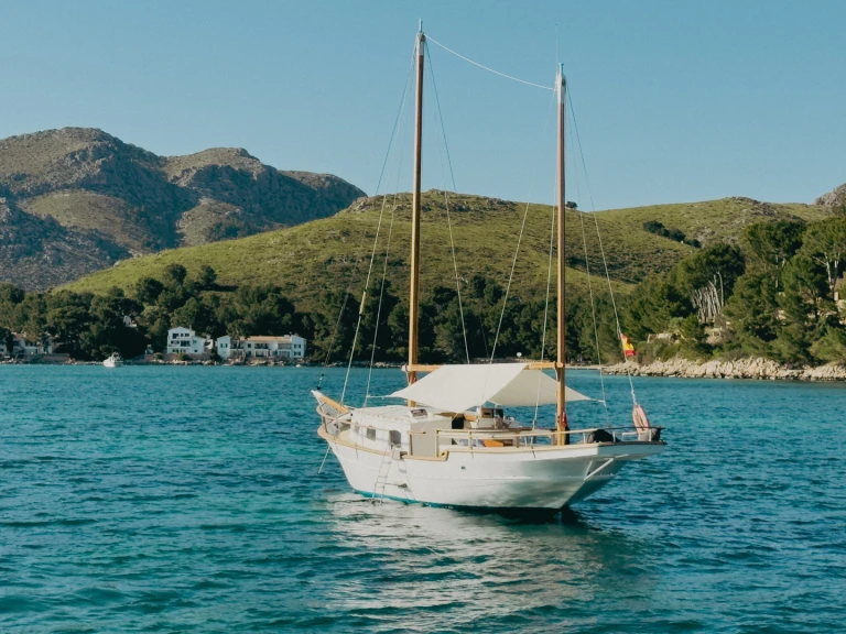 Boat rental Llaut Classico 1960 in Puerto de Pollensa on Samboat