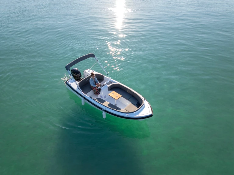 Motorboat rental in Vieux Port de Cannes - boatbuilding motor yacht boatbuilding motor yacht valory 555