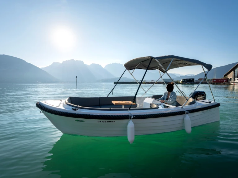 Boat rental boatbuilding motor yacht boatbuilding motor yacht valory 555 in Vieux Port de Cannes on Samboat