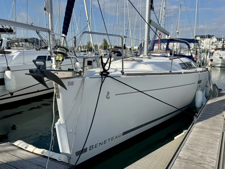 Sailboat rental in Les Sables-d'Olonne - Bénéteau Oceanis 37