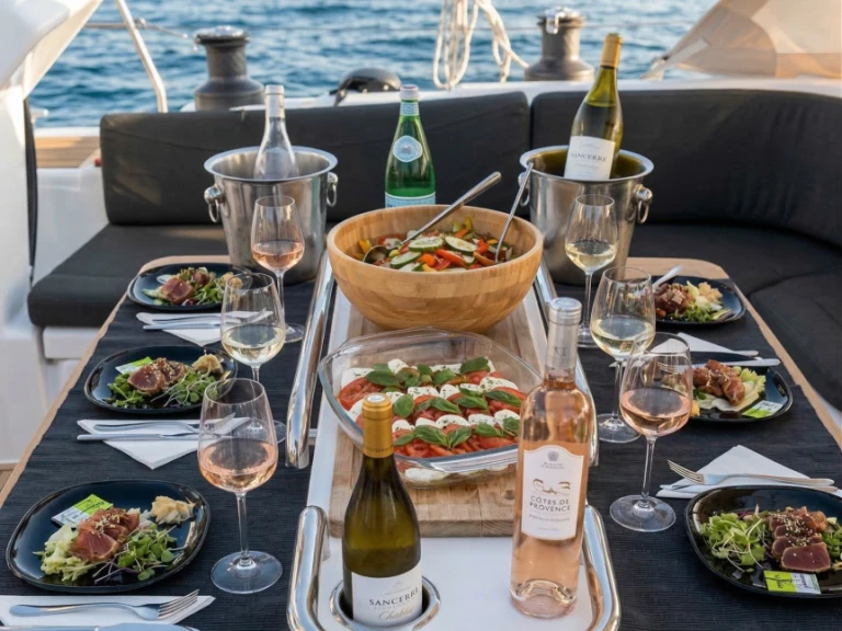 Sailboat for rent Giens at the best price