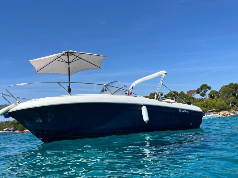 Boat rental Chris Craft Sea Hawk 213 in Cannes on Samboat