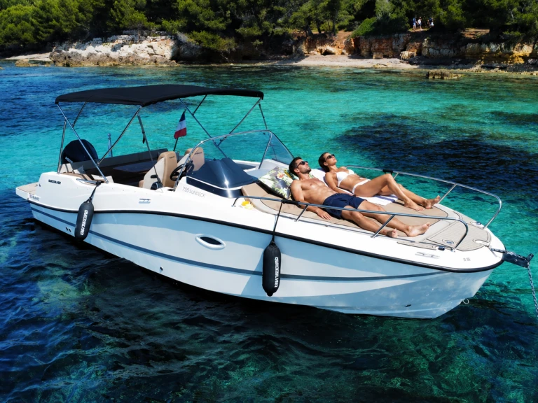 Boat rental Quicksilver Quicksilver 605 Sundeck in Mandelieu-la-Napoule on Samboat