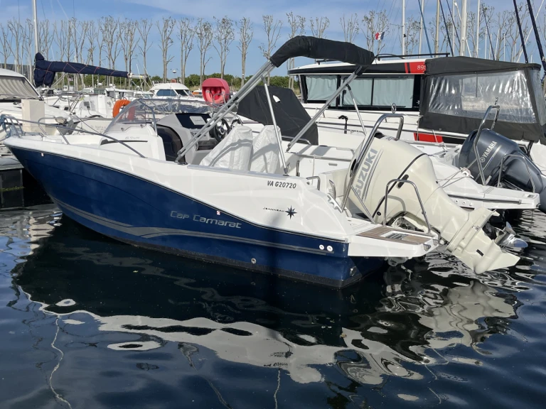 Motorboat rental with or without captain Jeanneau Saint-Gilles-Croix-de-Vie