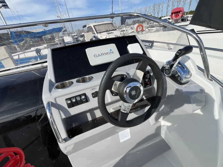 Motorboat for rent Saint-Gilles-Croix-de-Vie at the best price