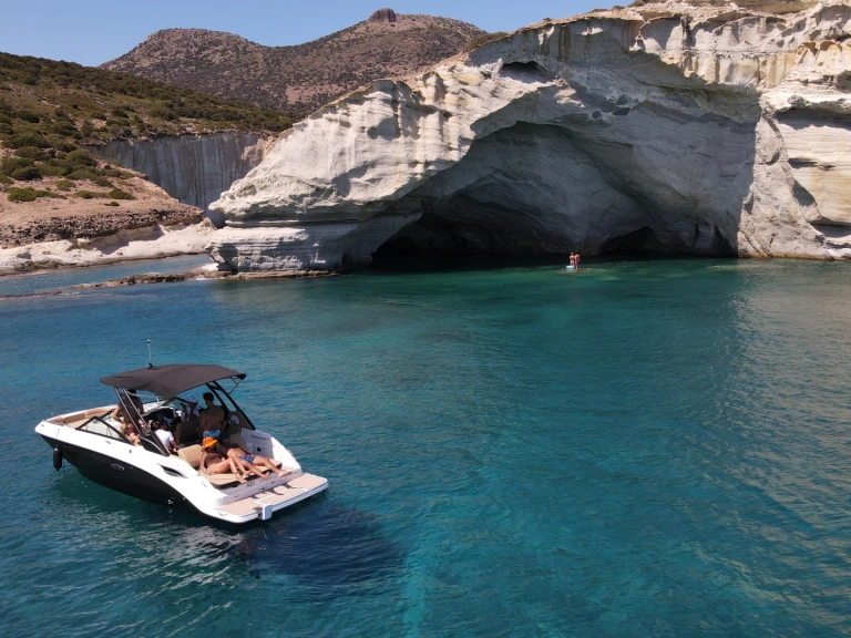 Rent a Sea Ray SDX 250 Mílos