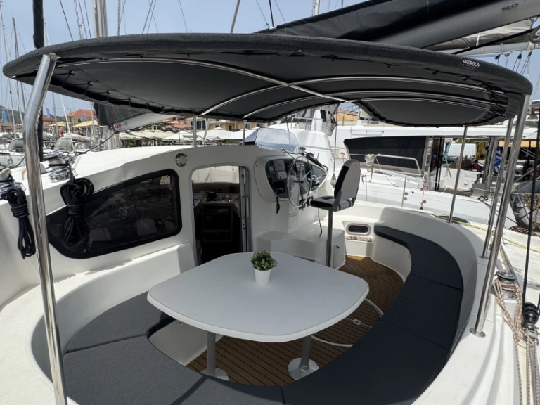 Catamaran for rent Lefkáda at the best price