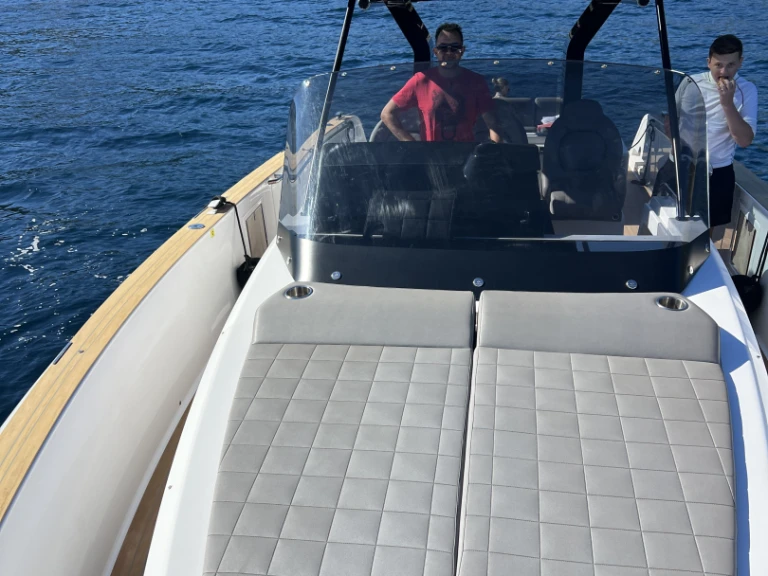 Pardo Yachts Pardo 38 in Les Salins d'Hyères on SamBoat