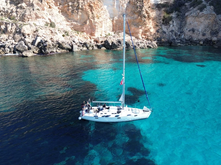 Boat rental Bénéteau Oceanis 390 in Palma de Mallorca on Samboat