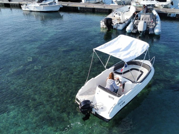 Bareboat Rental Motorboat kruger with a boat licence