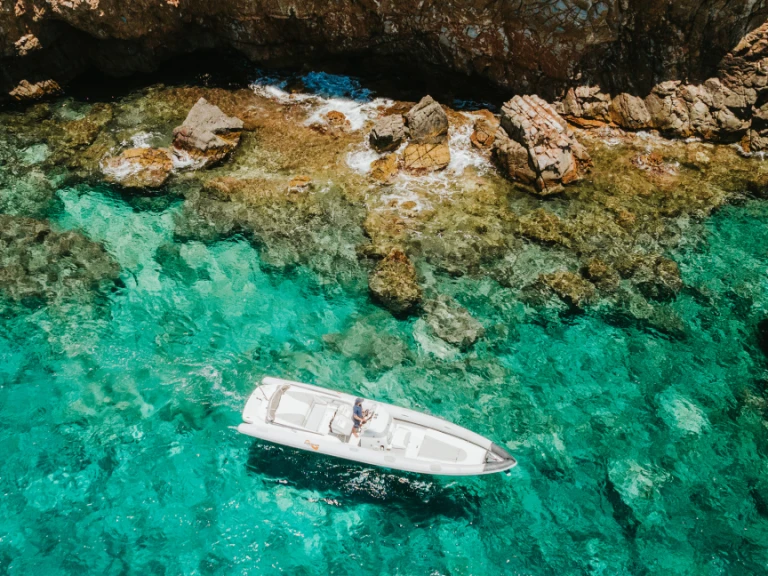 Yacht charter Alyki cheap 30