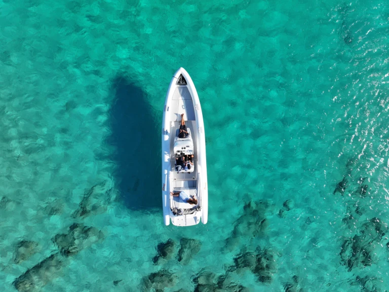 Boat rental Airship 30 in Alyki on Samboat