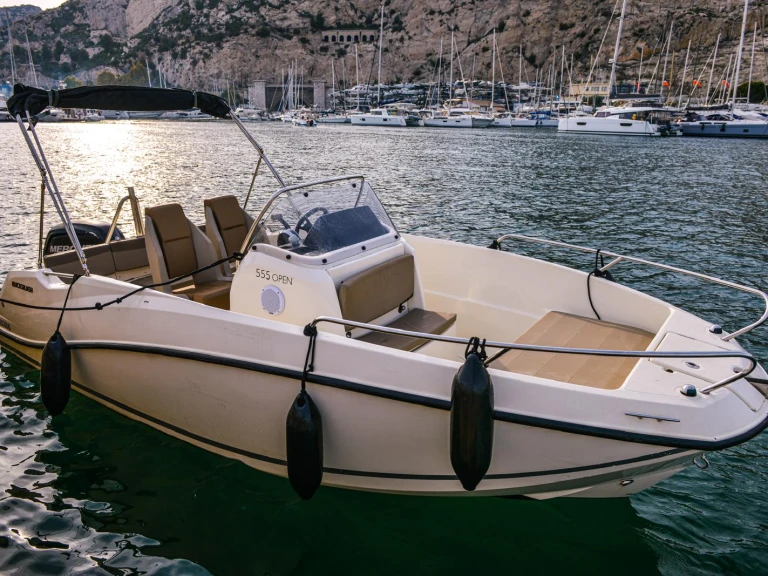 Yacht charter Marseille cheap Activ 555 Open