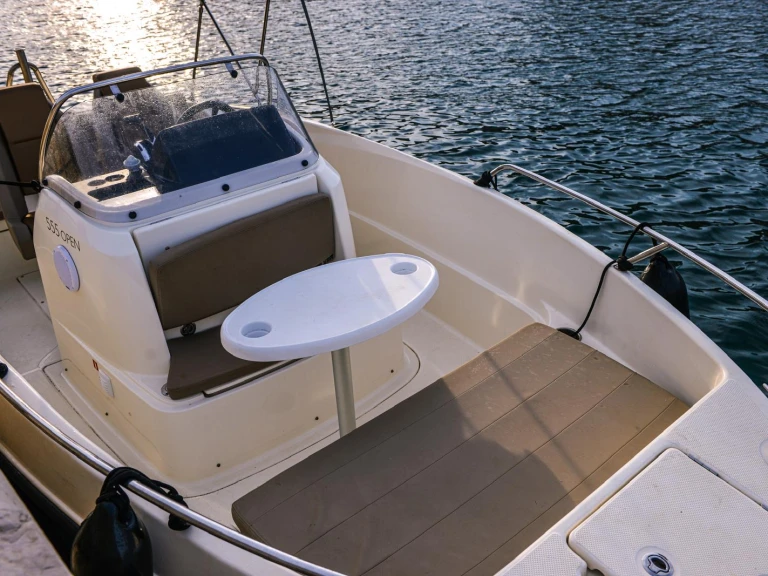 Motorboat rental in Marseille - Quicksilver Activ 555 Open