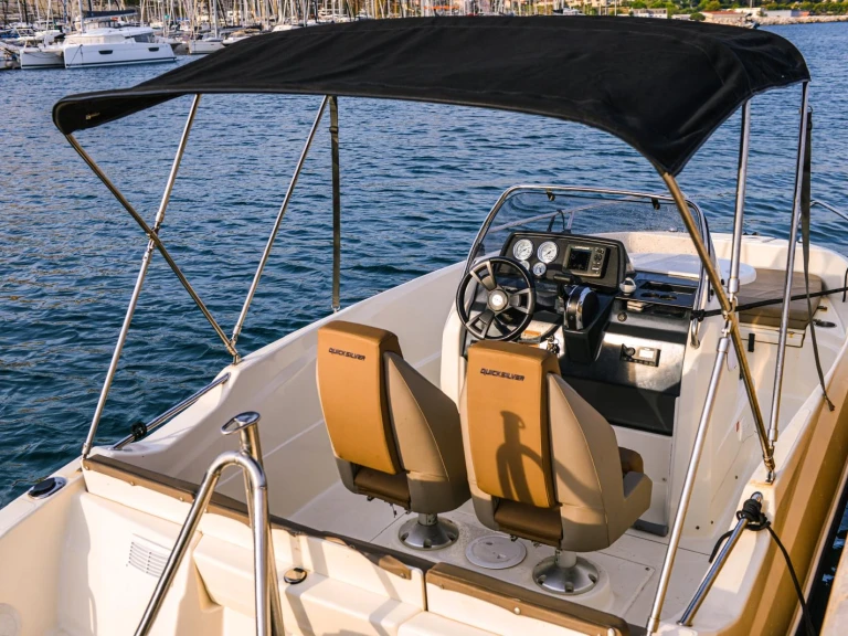 Boat rental Quicksilver Activ 555 Open in Marseille on Samboat