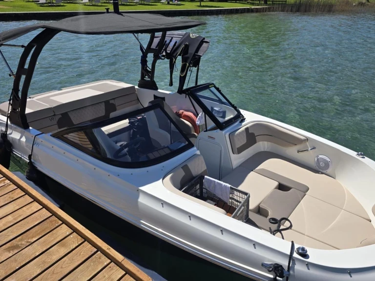 Motorboat for rent Annecy at the best price