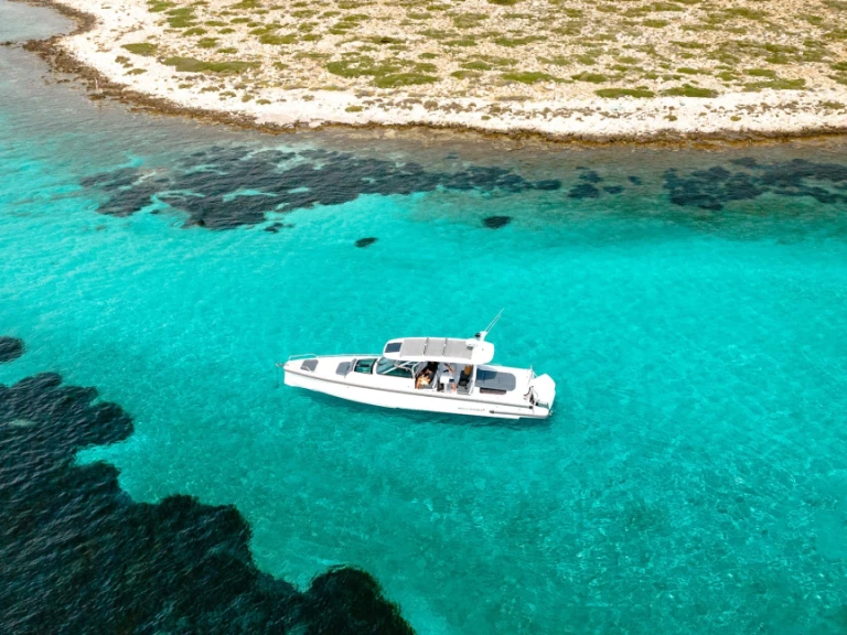 Bareboat Rental Motorboat Axopar with a boat licence