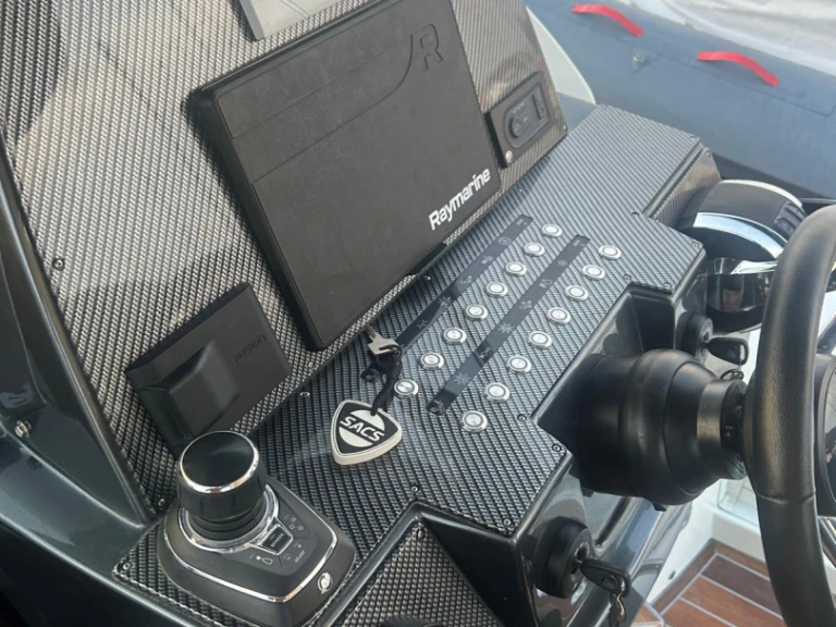 Bareboat Rental RIB Sacs with a boat licence